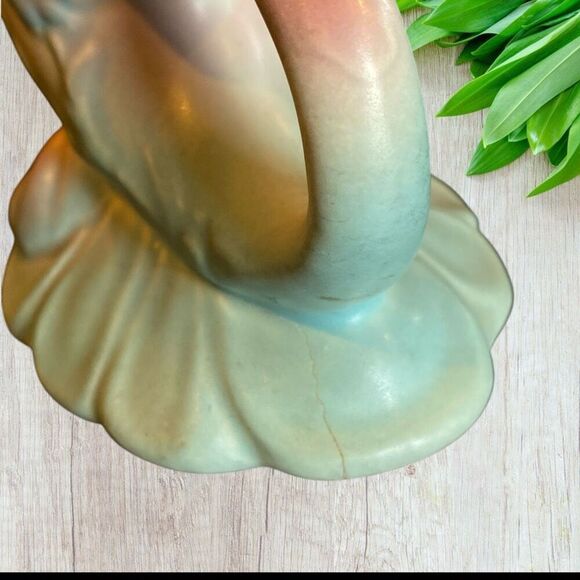 Magnolia Hull Pottery Garniture Set - Picture 6 of 12